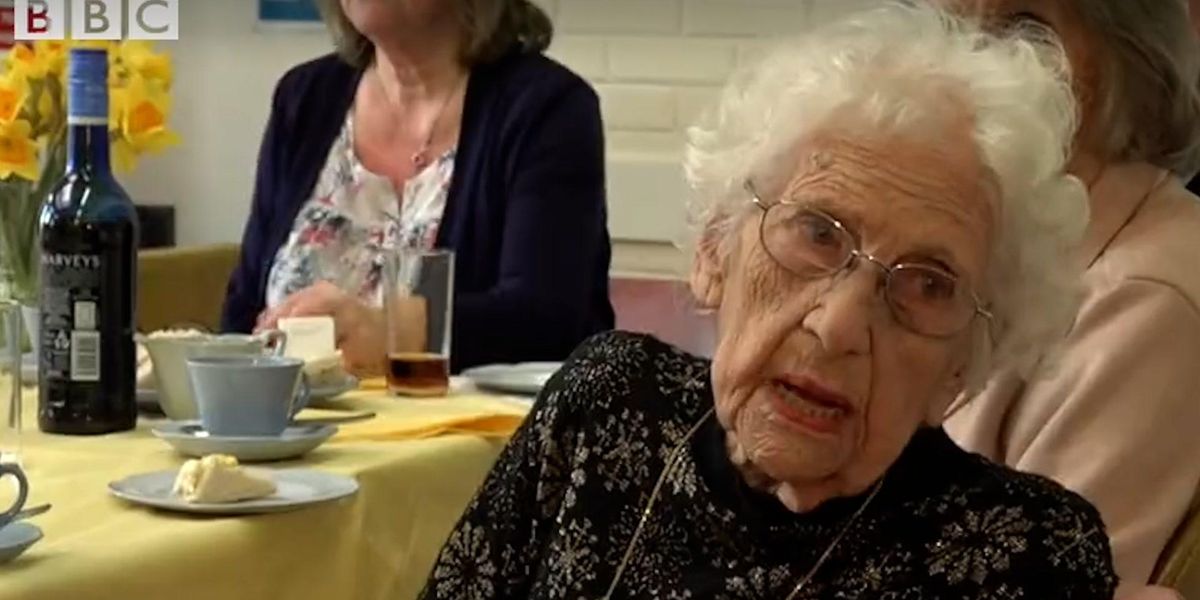 106 Year Old Woman Says Brandy And A Ciggie Are The Key To A Long Life Indy100 