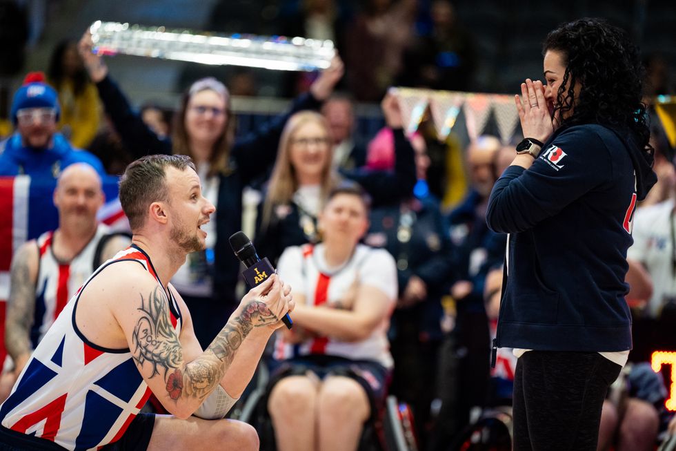 Army veteran proposes to girlfriend at Invictus Games in ‘gold medal moment’