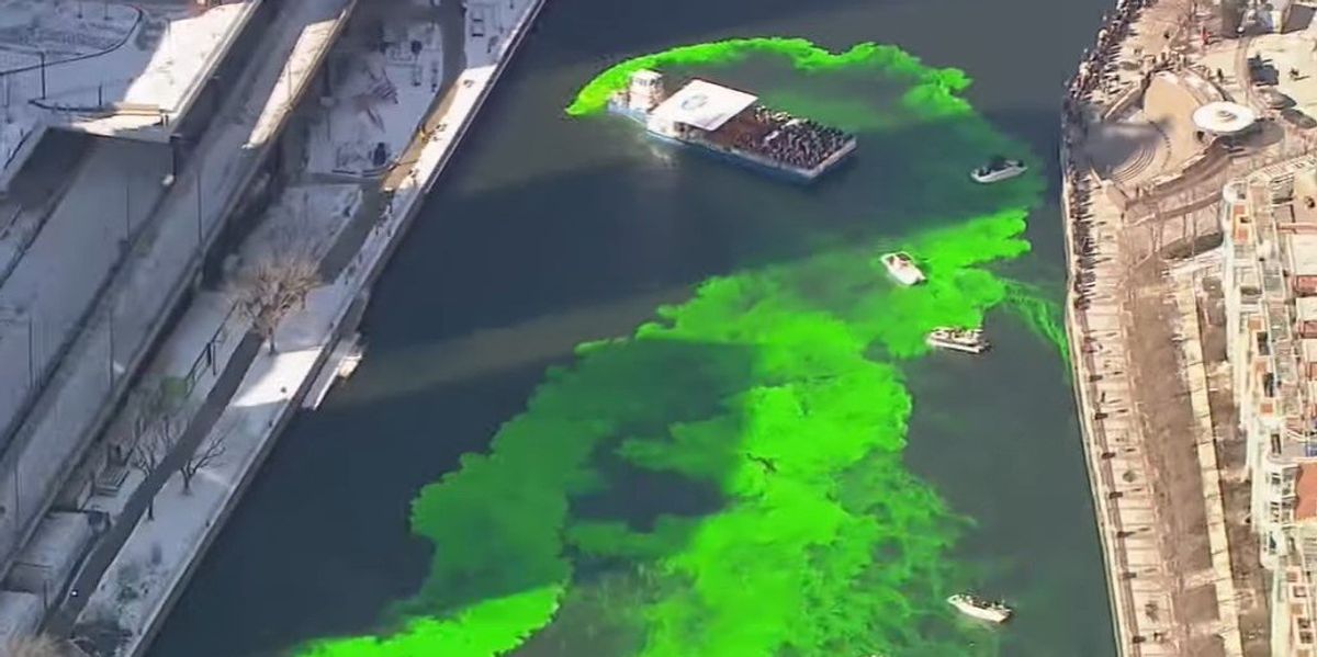 How is the Chicago River dyed green for St Patrick's Day? indy100