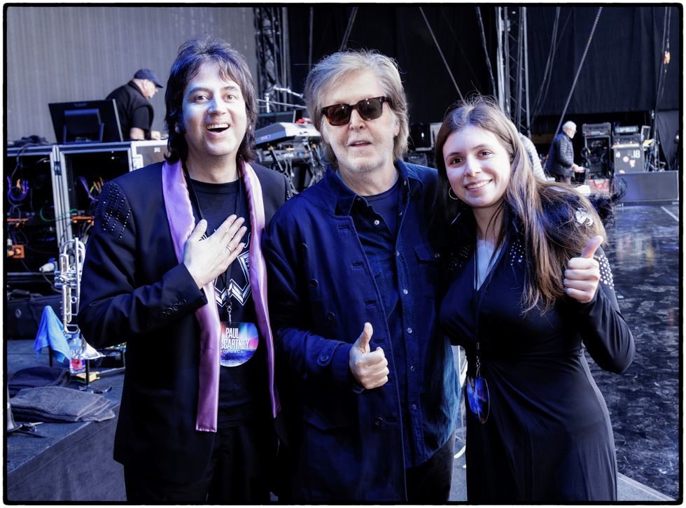 Sir Paul McCartney helps couple get engaged during his Got Back tour