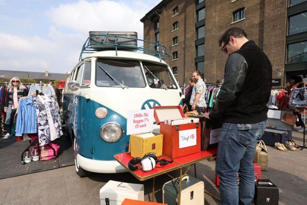 In Pictures: Vintage vehicles pop their trunks for car boot sale | indy100