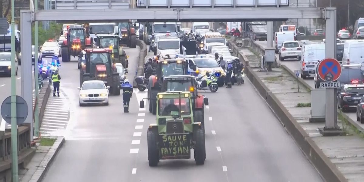 Tractors Block Paris Streets In Farmers' Protest | Indy100