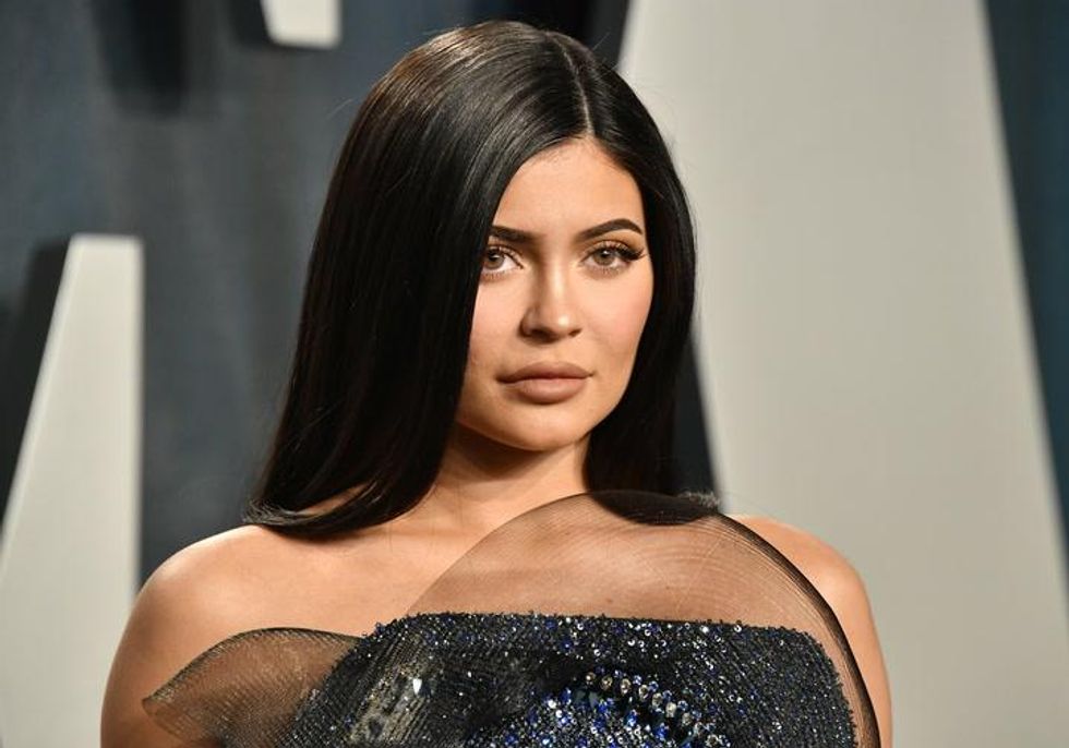 Kylie Jenner wears giant lion head during Paris Fashion Week - Good Morning  America