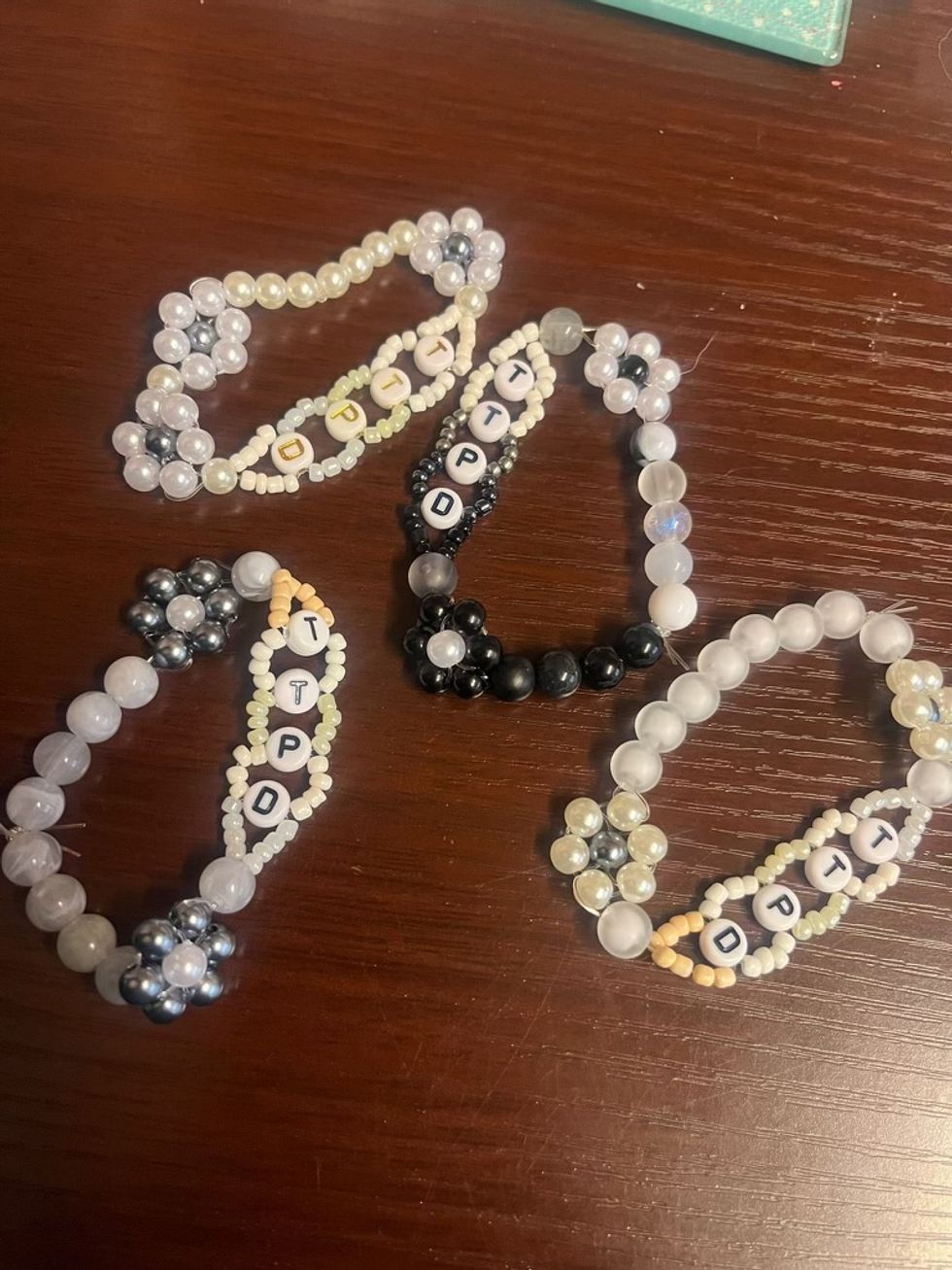 Swiftie Makes 120 Friendship Bracelets For Edinburgh Concert To Trade 