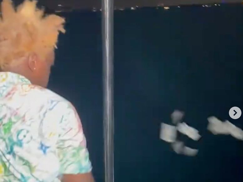 Kodak Black Threatens Rolling Loud Crowd With His Belt After Someone Throws  Water: Watch