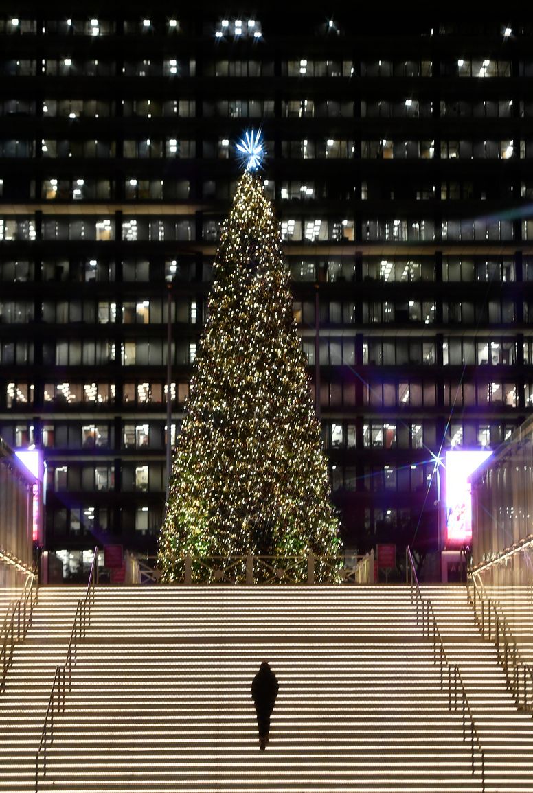 How To Add “Snow” To Your Christmas Tree 