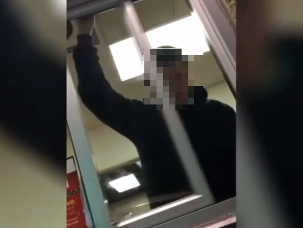 McDonald's worker rage-quits with sign at drive-thru