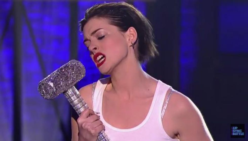 Watch Emily Blunt Take On Anne Hathaway In A Lip Sync Battle Indy100 Indy100 