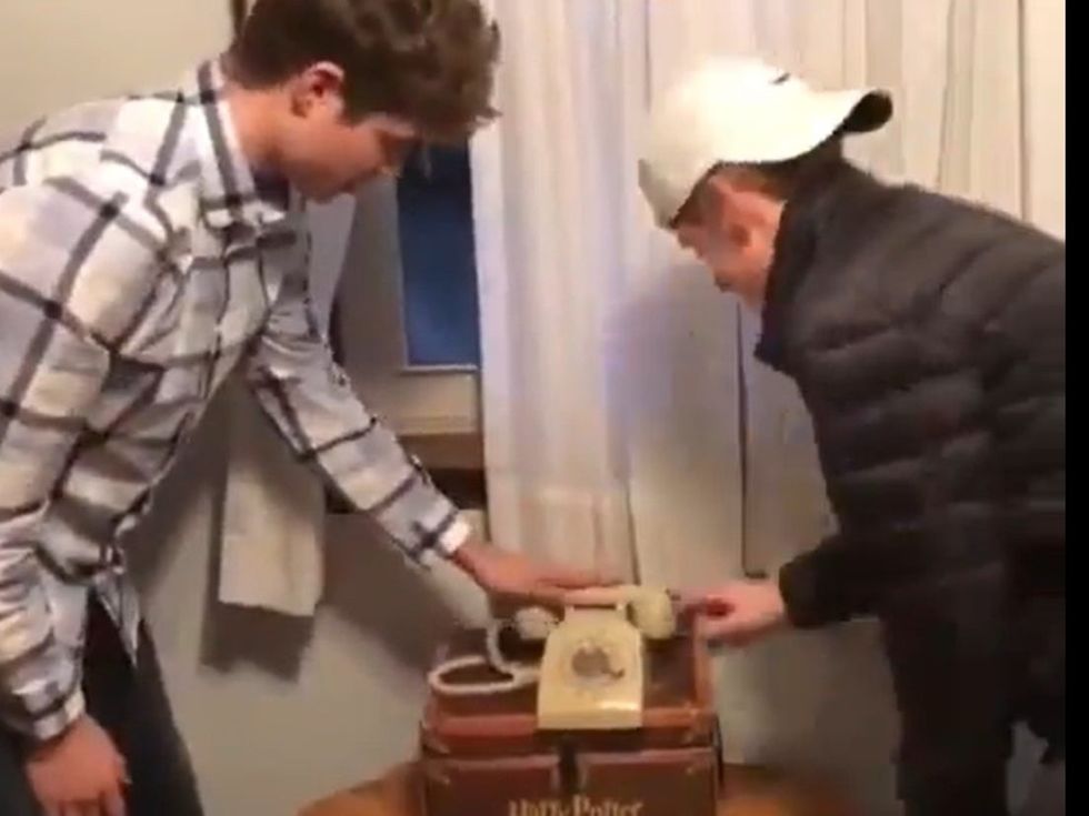 Can teens use a rotary phone? Watch them try. - Upworthy