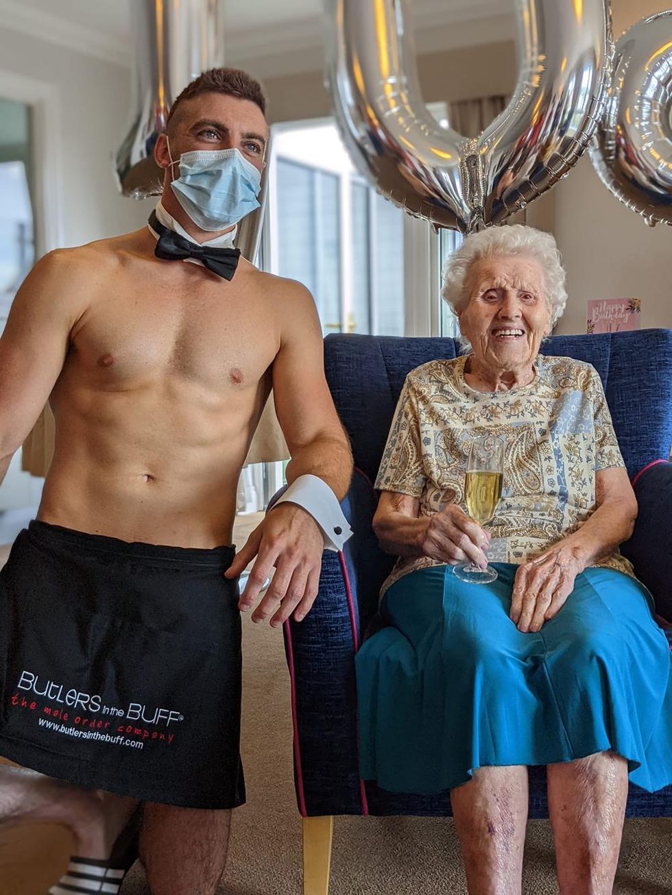 106 Year Old Granny Celebrates Her Birthday With A Naked Butler Indy100