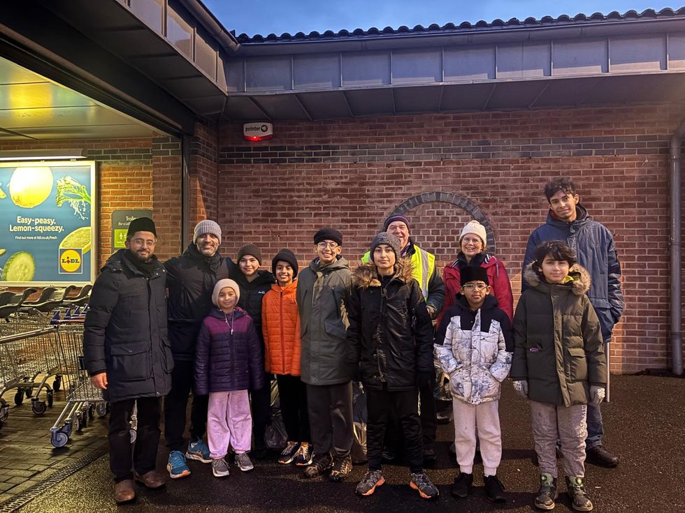 Ahmadiyya Muslim community lead annual New Year street clean