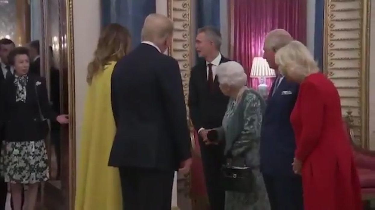 Queen casually shrugs after Alan Titchmarsh pays glowing tribute to her ...