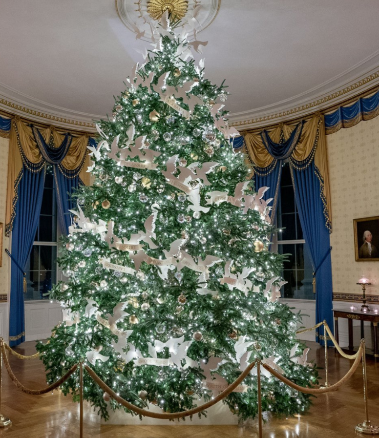 Melania Christmas White House 2022 Jill Biden Just Unveiled White House Christmas Decorations - Here's How  They Compare To Melania Trump's | Indy100