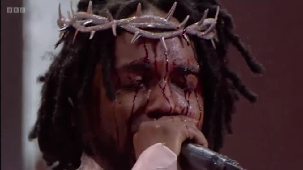 Kendrick Lamar Wears Crown of Thorns, Blood Falls at Glastonbury - XXL
