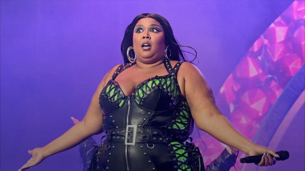 Lizzo & a Mystery Man Grab Dinner Together at Craig's!, lizzo mystery man  grab dinner 06 - Photos, Just Ja…