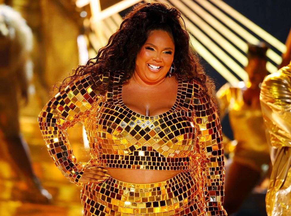 Watch: Lizzo goes viral after getting on a plane with her bum out