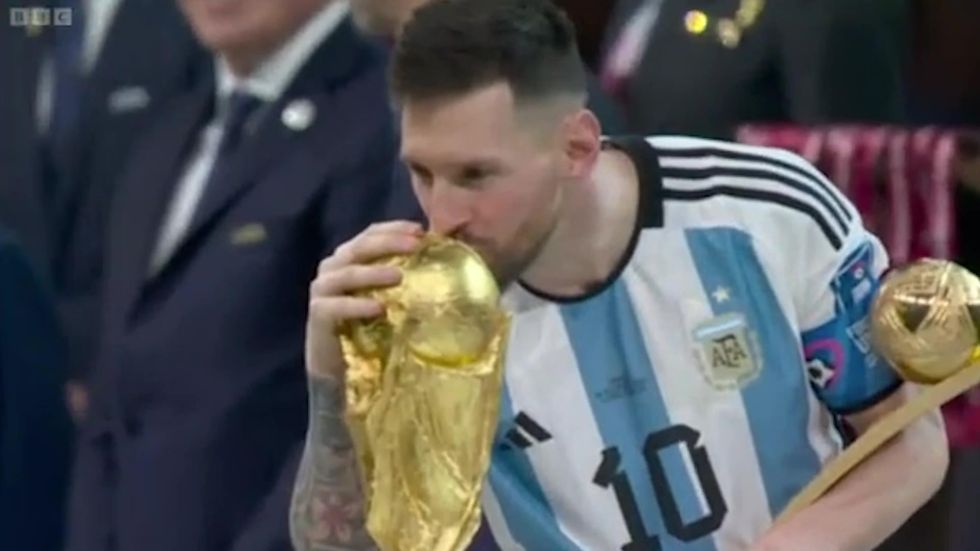 Drake bet $1 million on Argentina to win the World Cup—but lost it all in  two minutes