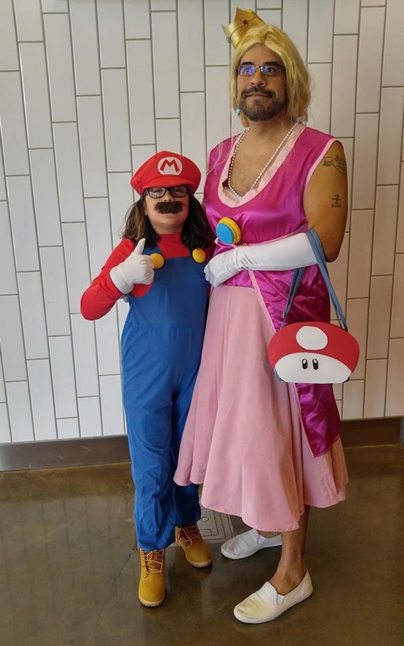 People tried to criticise a dad who dressed as Princess Peach for his  daughter. It backfired | indy100 | indy100