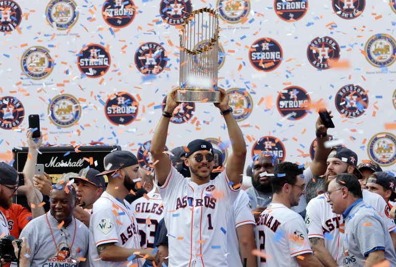 Astros fans team up in epic game of catch to return dropped hat at