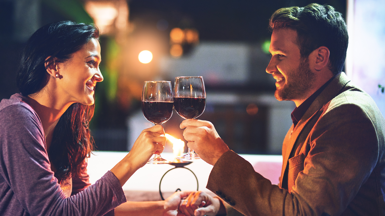 Couples who drink together tend to be happier together, study finds ...