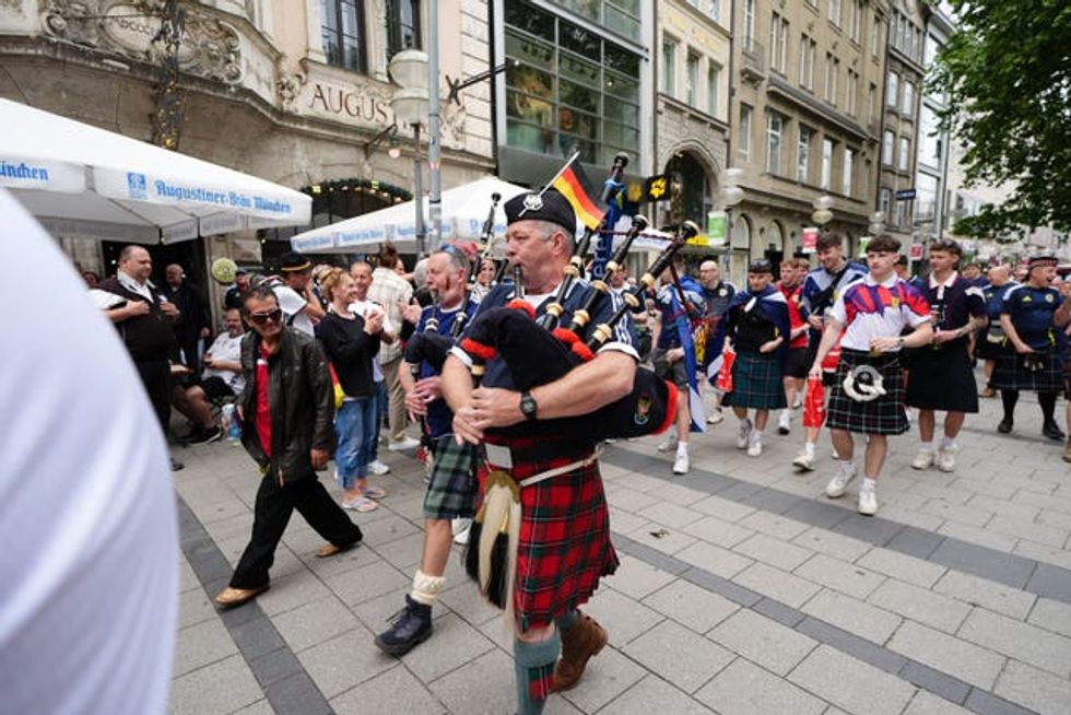 Pipers leading Scotland fans through Munich