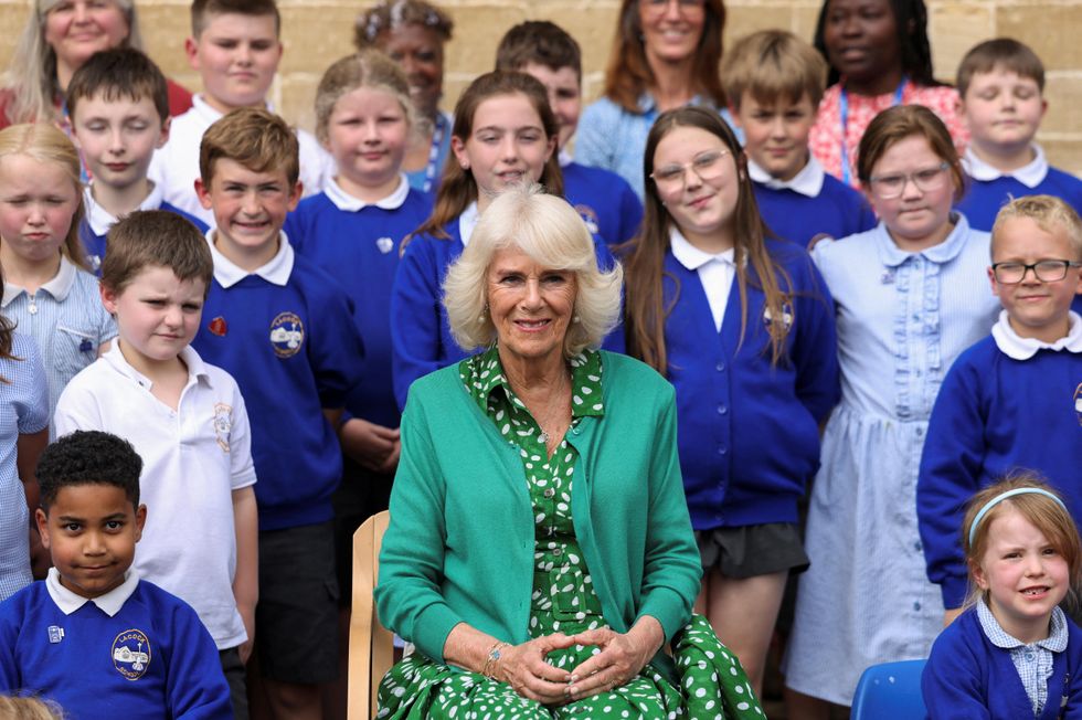 Queen presents children with books during primary school visit