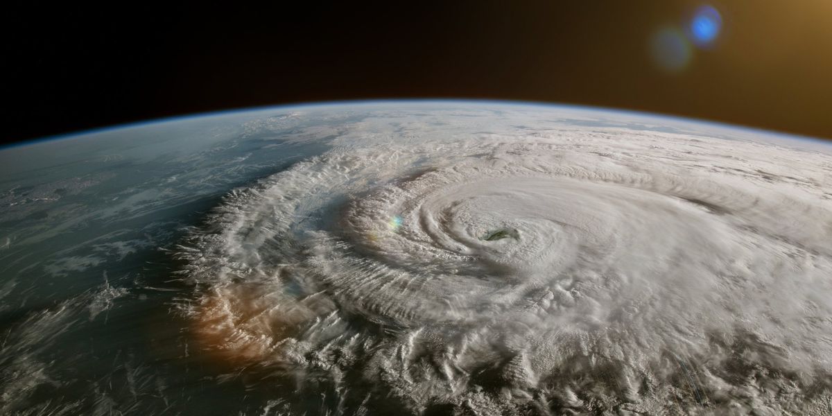 Hurricane Lee looks terrifying in footage from inside its eye (video)