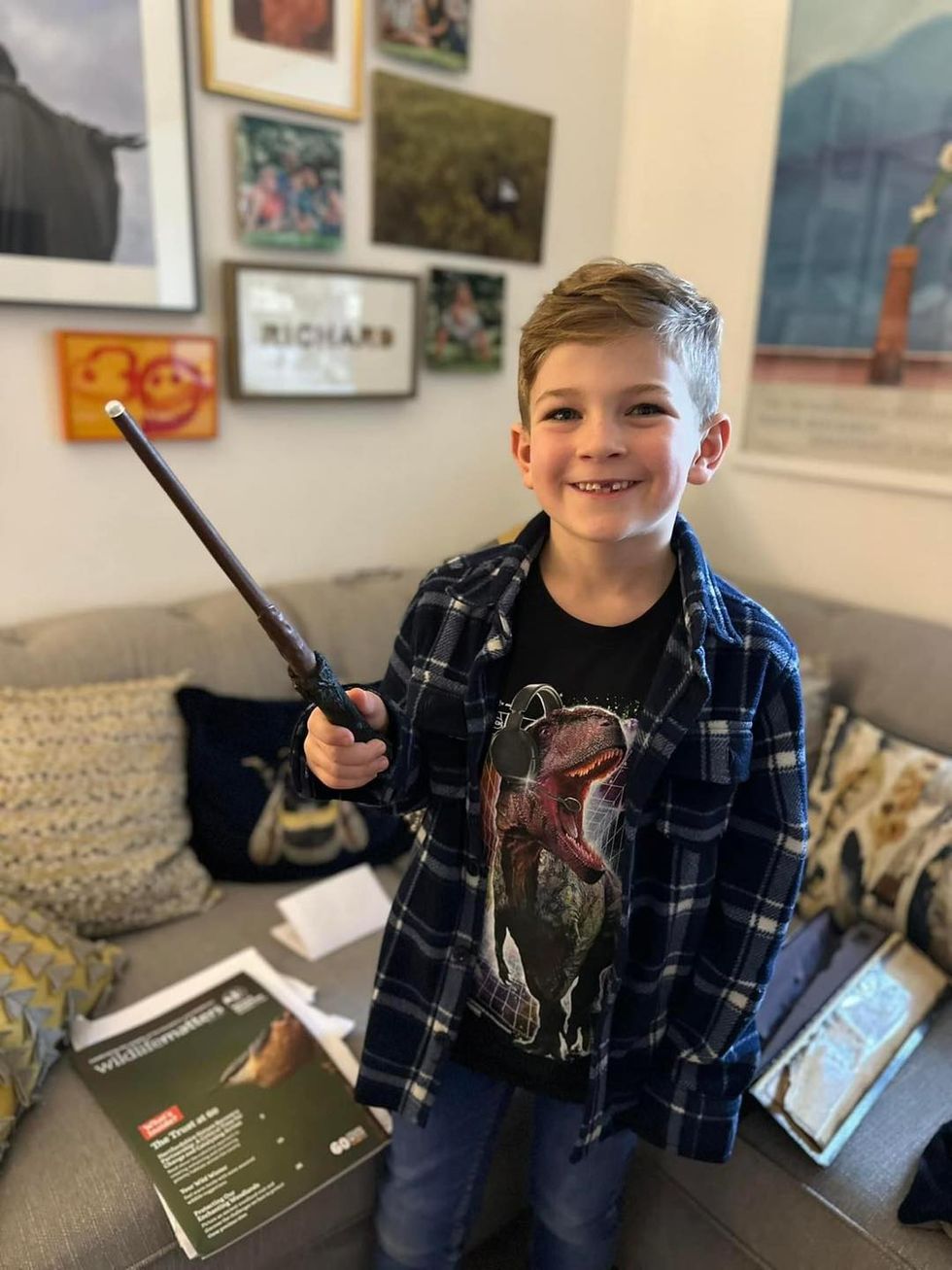 Young Harry Potter fan given wand by kind stranger after losing his