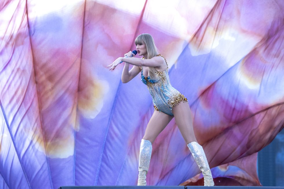 Buckingham Palace military band play rendition of Taylor Swift’s Shake It Off