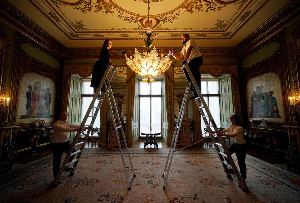 Room behind famous Buckingham Palace balcony to open to the public