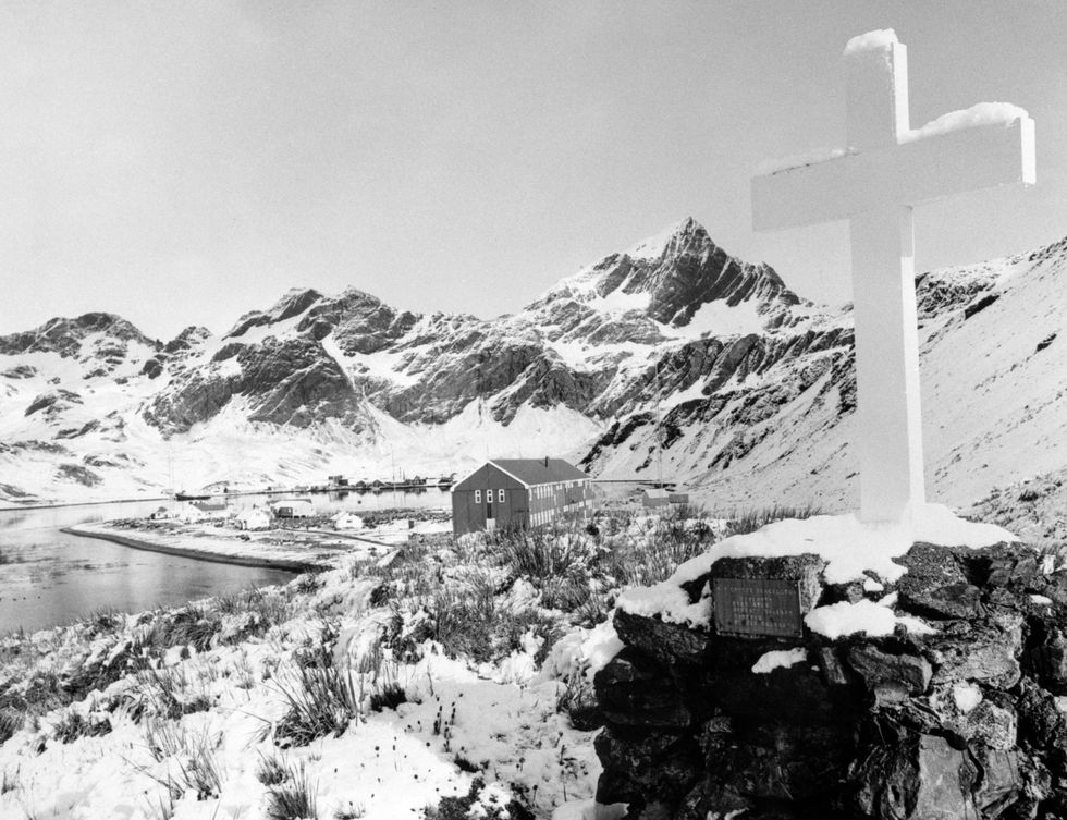 Cross erected in memory of explorer Shackleton to travel 7,000 miles to Scotland