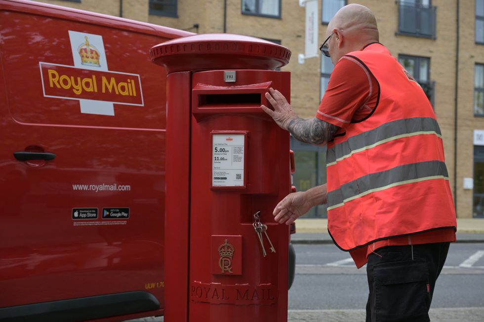 Royal Mail installs first red postbox featuring King’s cypher