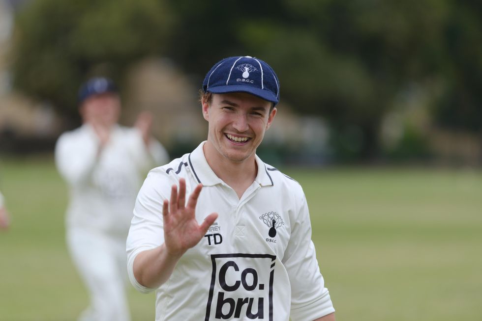 Cricketer attempts world record for longest run-up while raising money for Mind