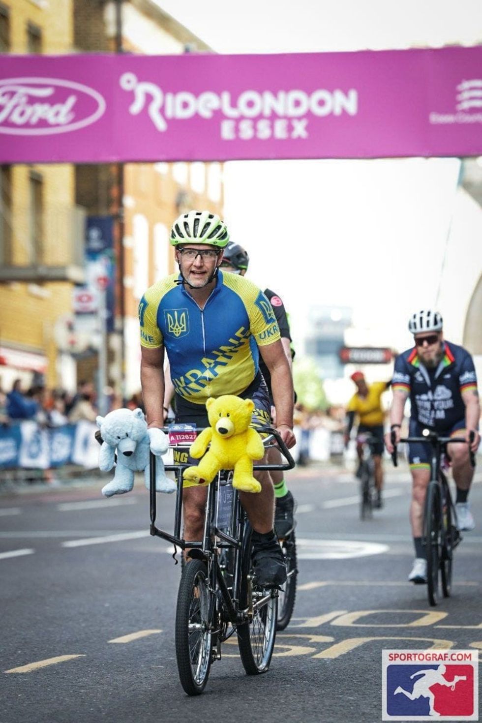 Policeman to cycle 1,300 miles to Ukraine raising money for displaced Ukrainians